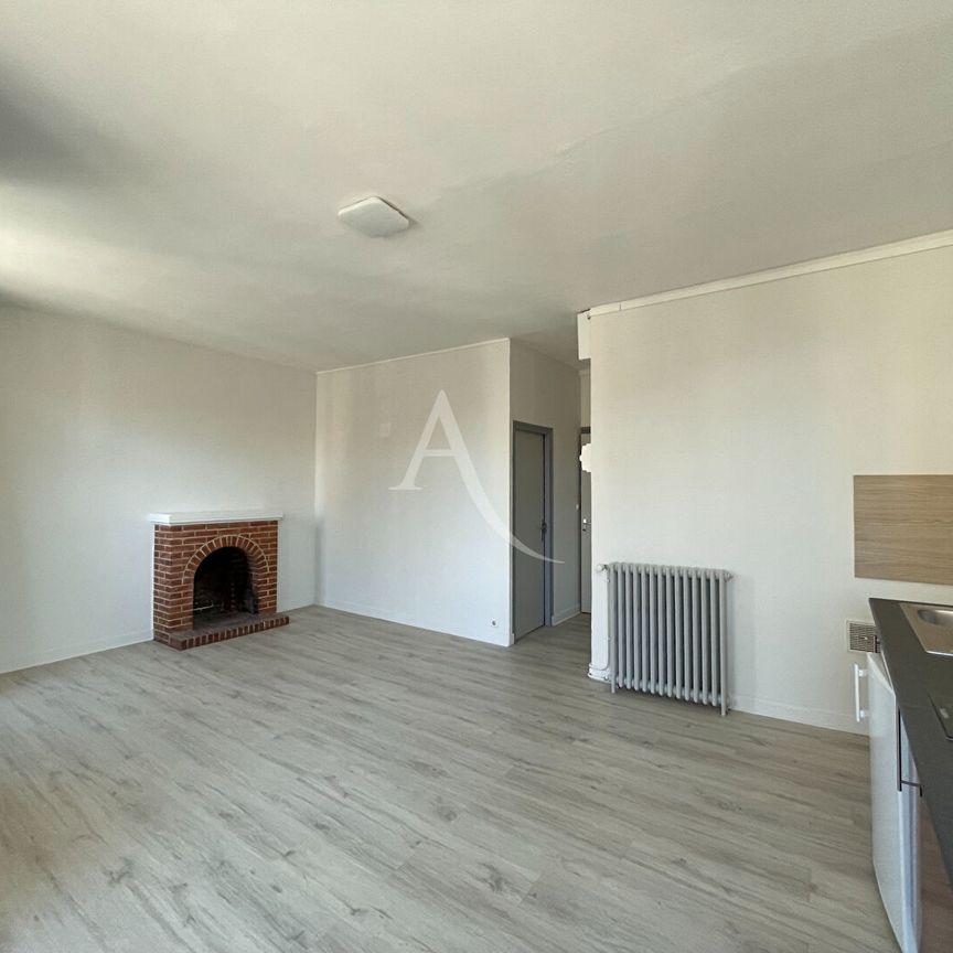 Location Appartement 1 pièce 29m² FONTENAY LE COMTE 85200 - Photo 1