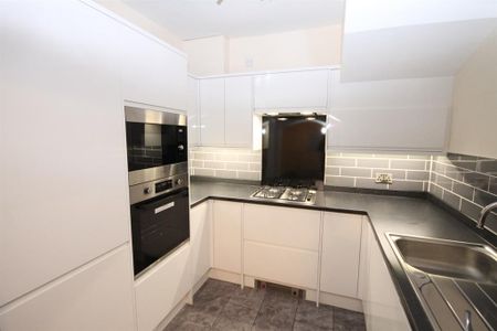 1 bedroom semi-detached house to rent - Photo 5