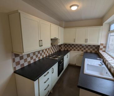 2 bedroom terraced house to rent - Photo 2