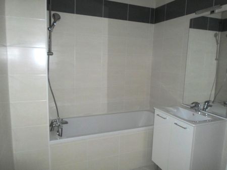 Location Appartement 3 pièces 63m² - Photo 3