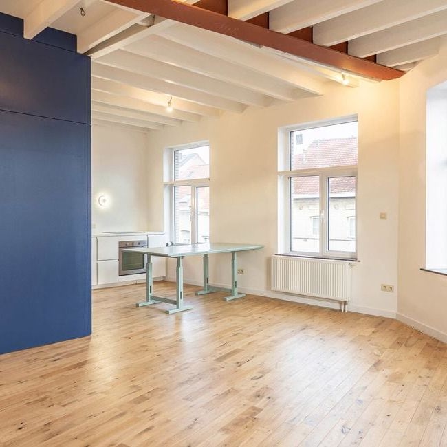 Penthouse te huur in Elsene voor € 1.200 met 1 slaapkamer - Photo 1