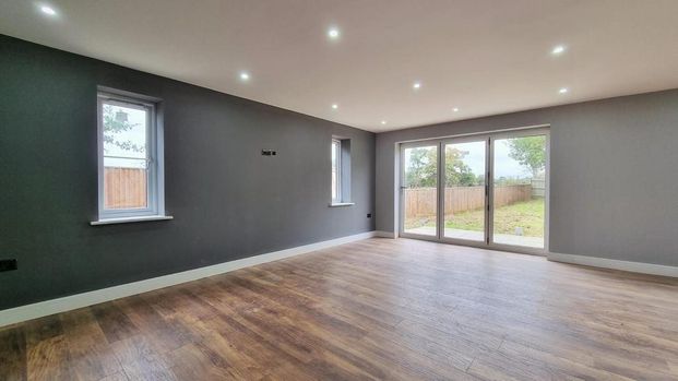 6 bedroom detached house to rent - Photo 1