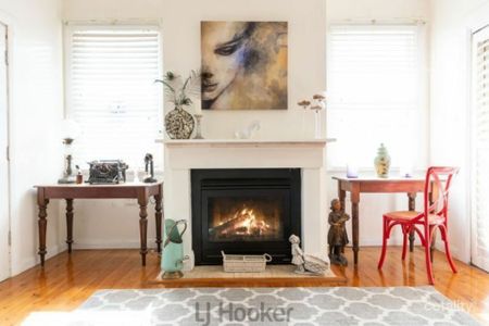 Comfortable 3-Bedroom Home in a Convenient Cessnock Location - Photo 2