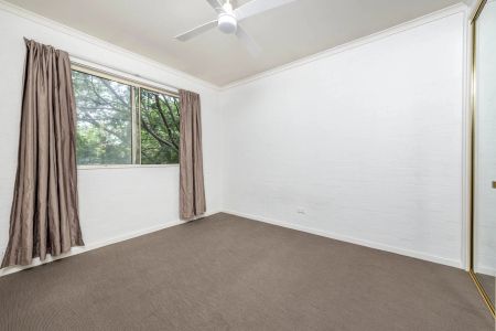 Sun drenched apartment - Photo 3