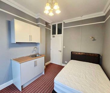 Bushey Grove Road Bushey, WD23 - Photo 3