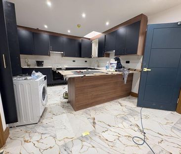 10 bedroom semi-detached house to rent - Photo 2