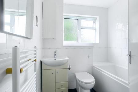 Fairlands Avenue, Fairlands, Guildford, GU3 - Photo 1