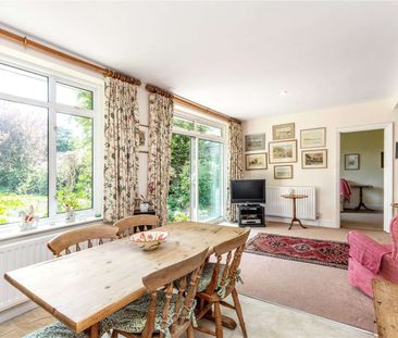 A four bedroom detached family house with a particularly large and ... - Photo 2