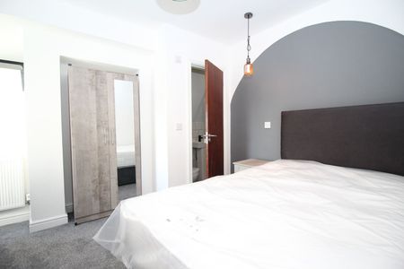 Room , Gerrard Street - Photo 3