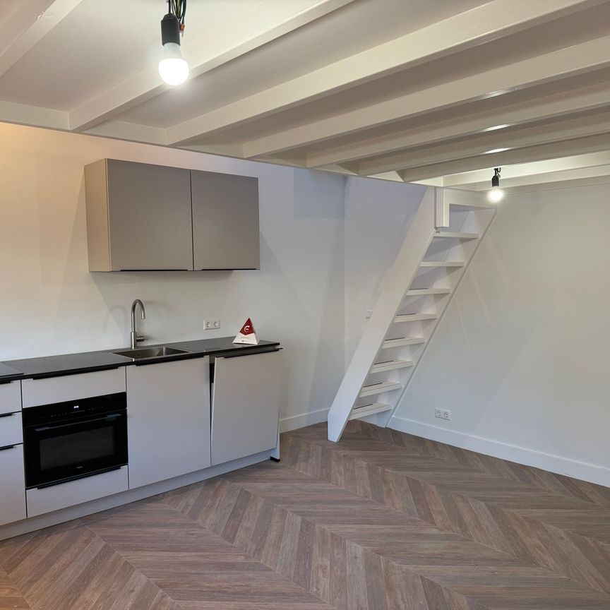 Appartement te huur: Van Tuyll van Serooskerkenplein 49 1076 LZ Amsterdam - Foto 1