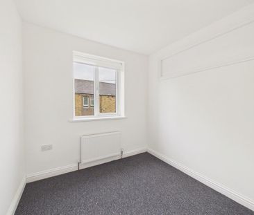 4 bedroom link detached house to rent - Photo 3