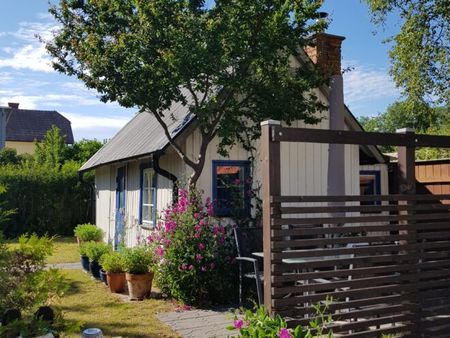 Charmig gårdsstuga med sovloft – sommaruthyrning - Photo 2