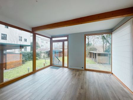 Großzügige Wohnung mit Wintergarten, Kaminofen und Einbauküche nahe Klinikum Mitte - Photo 3