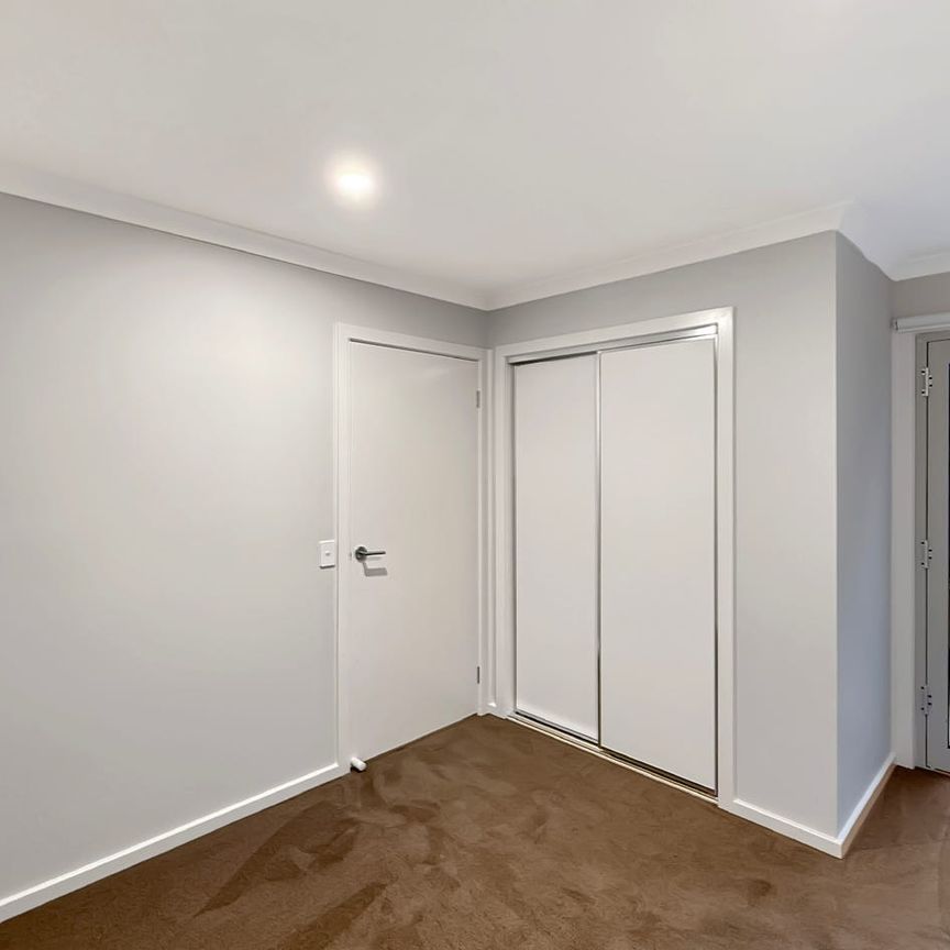 🏡 Brand New 4-Bedroom Townhouse in Wollert - Photo 1