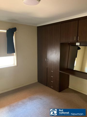 4 BEDROOMS, 1 BATHROOM - Photo 3