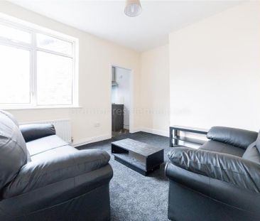4 bedroom flat to rent - Photo 1