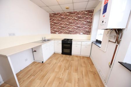 2 bedroom terraced house to rent - Photo 4