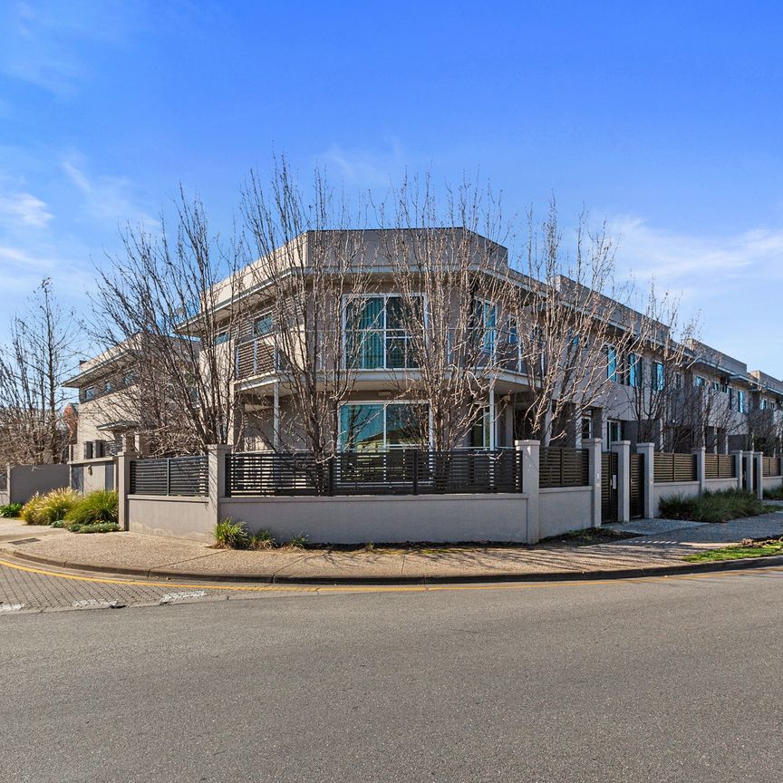 Stunning Designer Townhouse! - Photo 1