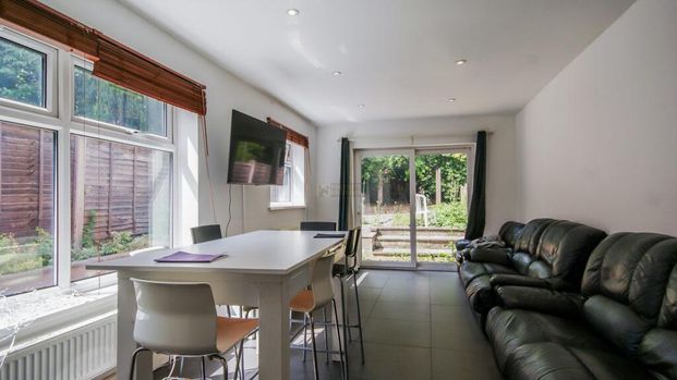 6 bedroom terraced house to rent - Photo 1