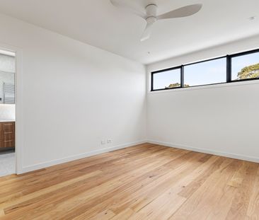 36A Venice St, Mornington VIC 3931 - House For Rent | Domain - Photo 2