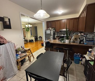 For Lease - 172 Vanhorne Close, Brampton, Ontario - Photo 3