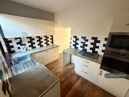 2 bedroom terraced house to rent - Photo 2