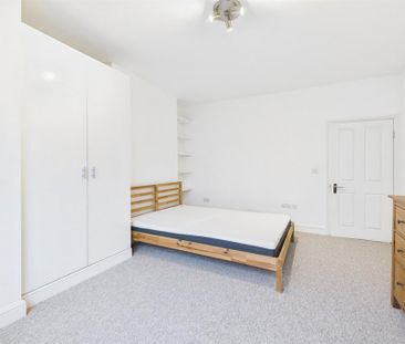 3 bedroom flat to rent - Photo 5