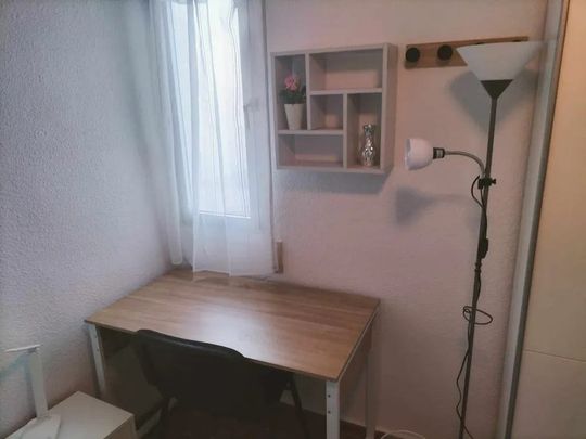 Carrer del Bisbe Jaume Pérez, Valencia, Valencian Community 46006 - Photo 1