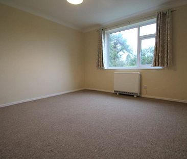 Unfurnished 2 Bedroom Flat/Apartment - Photo 1