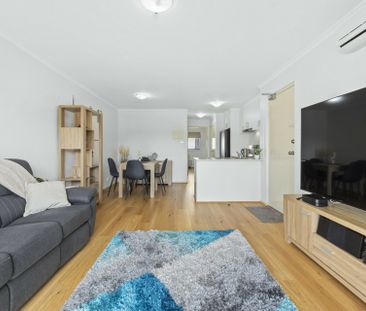 North Facing Apartment Modern Apartment - Photo 3