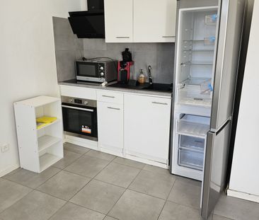 Location Appartement 1 pièce 28m² MARSEILLE 15ème - Photo 3