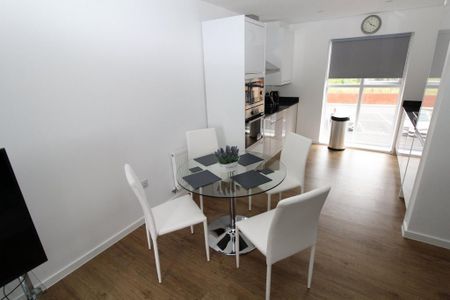 2 bedroom flat to rent - Photo 3