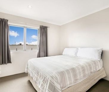 Beautiful Townhouse in Papatoetoe - Photo 3