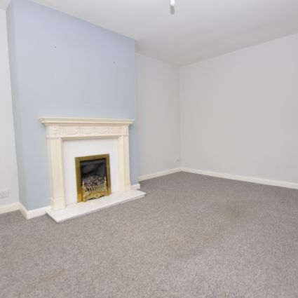 4 Bedroom Semi-Detached House - Photo 1