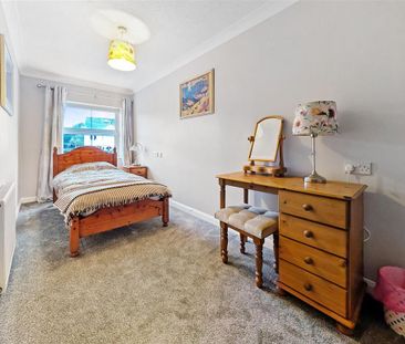 2 bedroom end of terrace house to rent - Photo 6