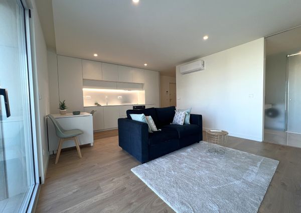 Apartamento T1 para Arrendamento com Varanda e Lugar de Estacionamento em Paranhos