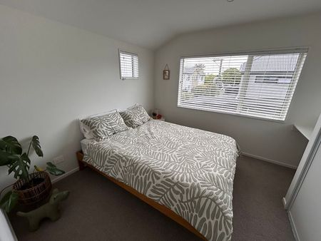 Sunny & Private Furnished 2BR Townhouse - Spreydon - Photo 2