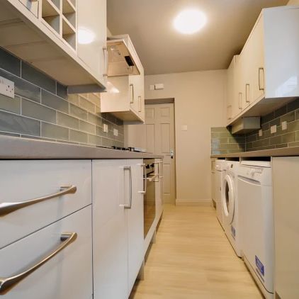 6 Bedroom 2 Bathroom - Photo 1