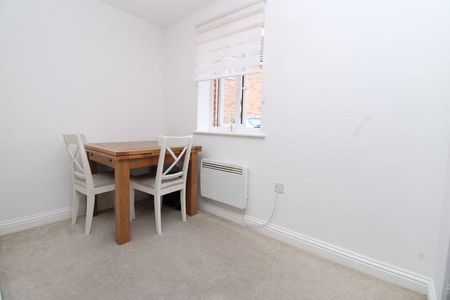 2 bedroom maisonette to rent - Photo 4