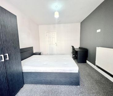 4 bedroom terraced house to rent - Photo 6