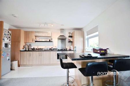 Keith Park Road, Uxbridge, UB10 - Photo 4