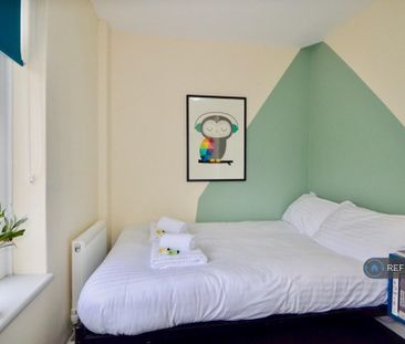 6 bedroom terraced house to rent - Photo 4