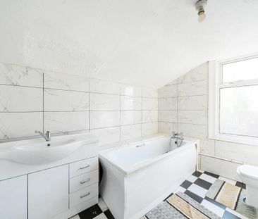 3 bedroom terraced house to rent - Photo 6