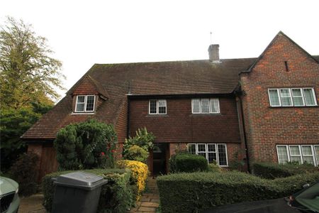 4 bedroom semi-detached house to rent - Photo 5