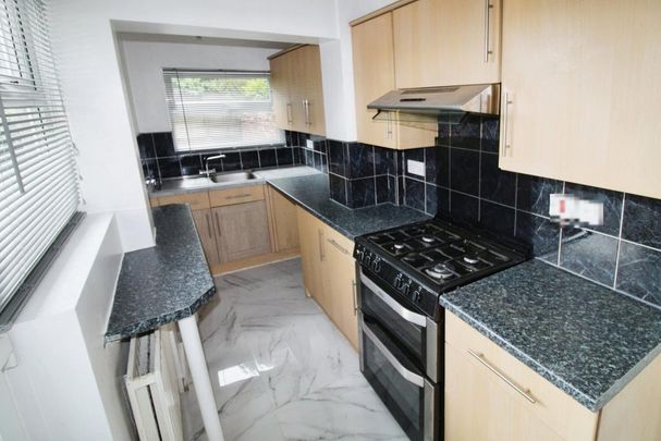 3 bedroom end of terrace house to rent - Photo 1