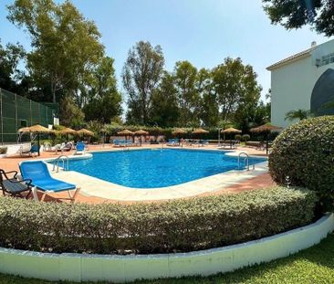 Middle Floor Apartment in Puerto Banús - Photo 2