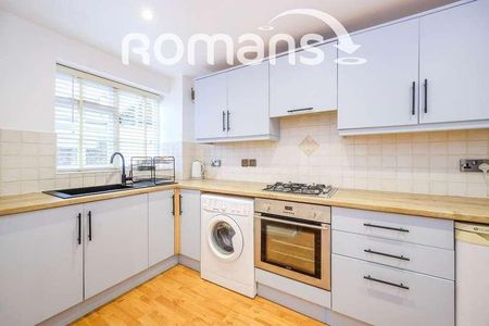Plough Road, Yateley, GU46 - Photo 2