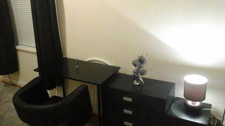 4 bedroom house share to rent - Photo 4