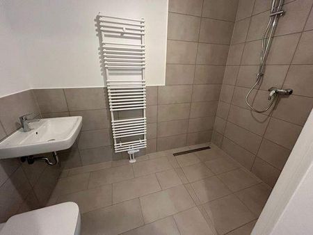 Attraktive 4-Zimmer Wohnung mit Terrasse und Garten zu vermieten! - Photo 4