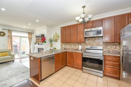 For Lease - 30 Lorenzo Circle, Brampton, Ontario - Photo 5